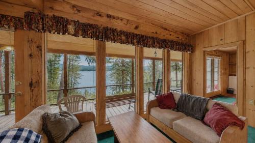 McCall Lakehouse Private Dock Beach & Grill