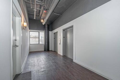 McCormick Place Spacious 3BR Family Heaven Sleeps 10 Guests with Optional Parking and Gym Access Near Downtown Chicago and Soldier Field
