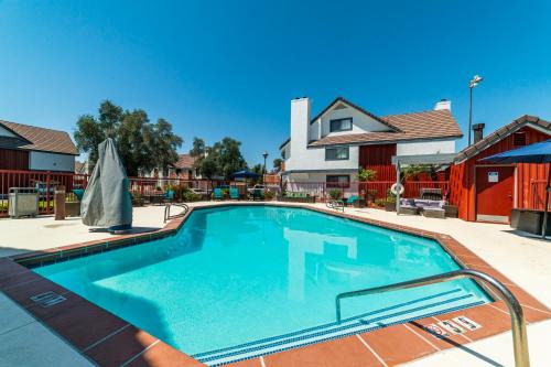Metro Extended Stays Phoenix - 2BR Upstairs