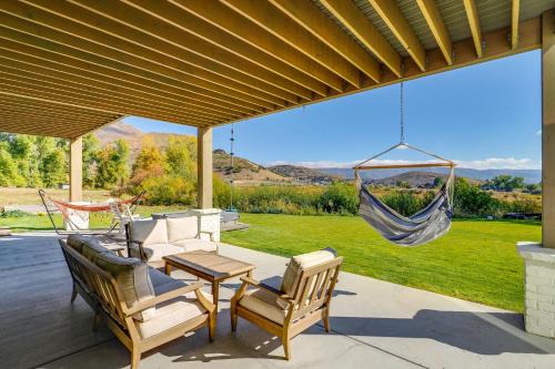 Midway Mountain Farmhouse: Hot Tub, Golf & Hiking