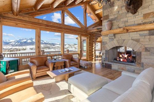 Miguel Road 100 ~ Elk View Lodge