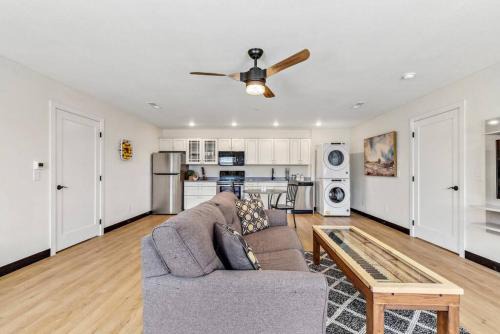 Modern 2 bdrm loft near restaurants and attractions