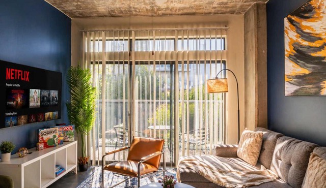 Modern 2BD - CDT - Gym, Pool, Parking - Sleep 8