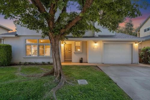 Modern 3BR Davis Retreat