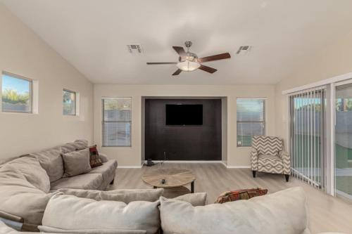 Modern 4BR Retreat with Game Room Backyard & BBQ