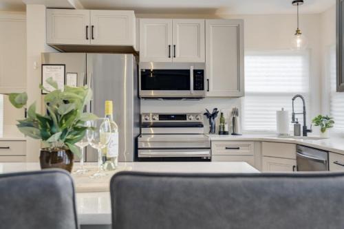 Modern 6BR Home in Briargate