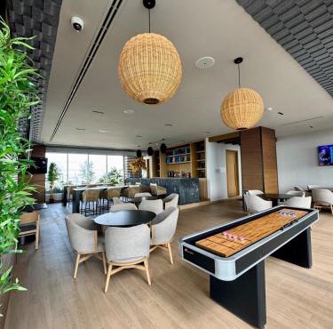 Modern Apartment Pool & Gym by Paseo Santa Lucía
