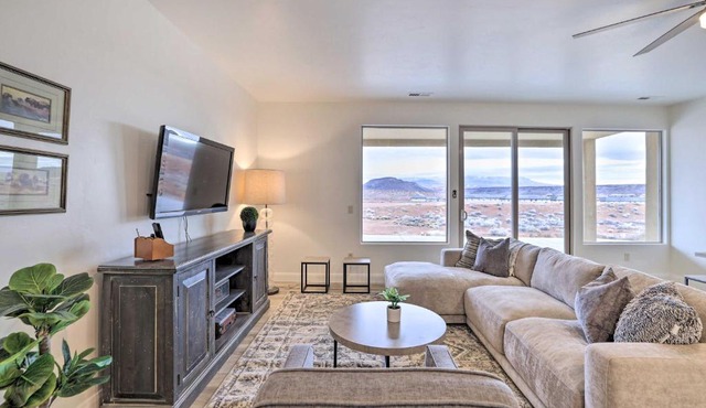 Modern Apartment w/Beautiful Mountain Views!