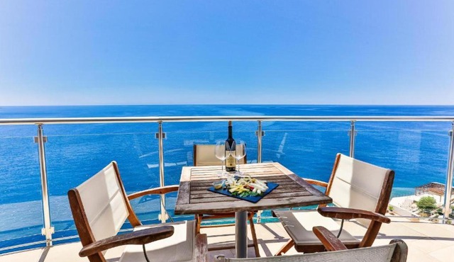 Modern apartment with sea view in Dobra Voda, 95 m², Pool
