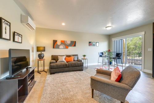 Modern Apt - 7 Mi to St. Anthony Sand Dunes!