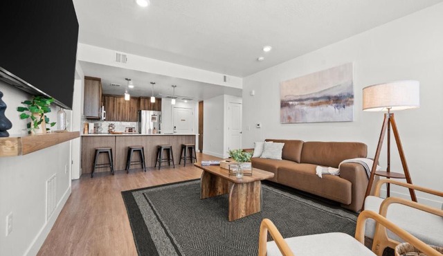 Modern Downtown 2BR 2BA with City Views Fire Pit Walk to Delta Center