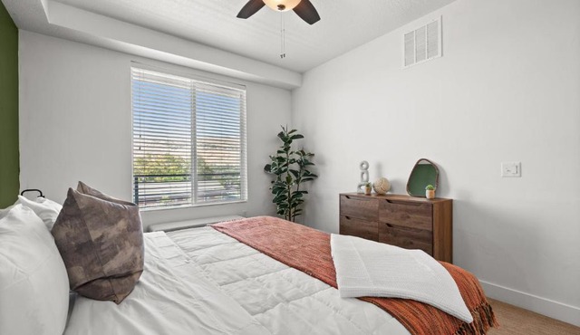 Modern Downtown 2BR 2BA Near Delta Center with Fire Pit BBQ and City Views