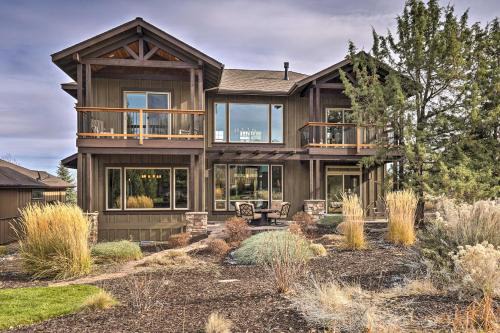 Modern Eagle Crest Escape w/Patio & 2 Balconies!
