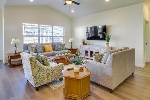 Modern Farmhouse in Herriman w/Mountain Views!