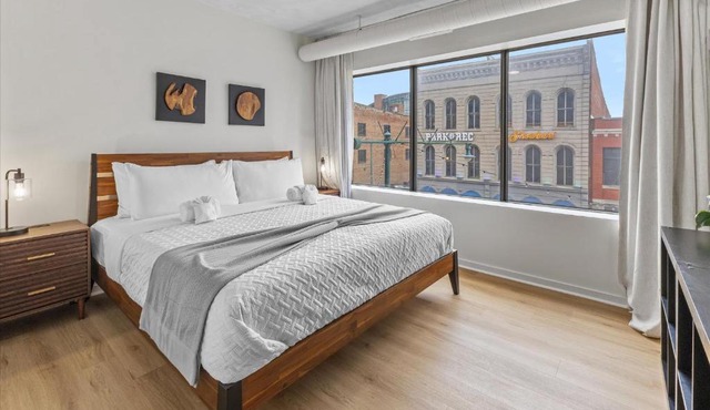 Modern Flat off Meridian - Walk Anywhere Downtown