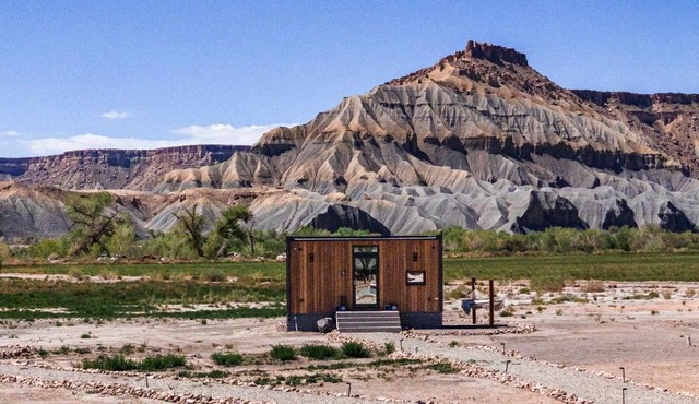 Modern Glass Retreat by Capitol Reef