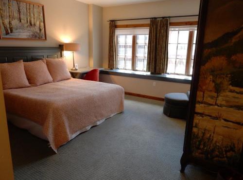 Modern King Room in Heart of Mt, Crested Butte