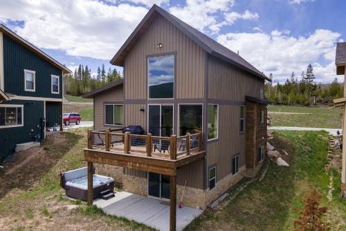 Modern Mountain Cabin with Hot-Tub in Fraser, Colotado