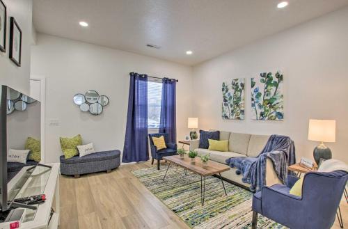 Modern Mountain Escape Near Slopes, Lakes & Trails