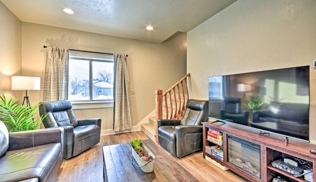 Modern Red Lodge Cabin - Walk to Broadway Ave