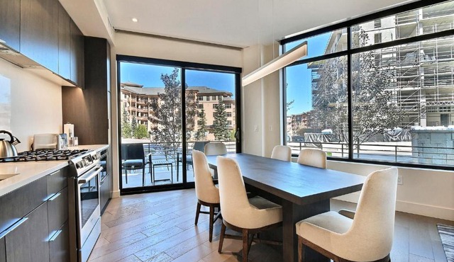 Modern Ski In Out 2 BR in Canyons Village