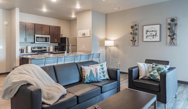 Modern Stay Near Jack Trice Stadium - Walk to ISU
