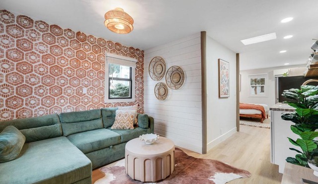 Modern Studio in Manitou Springs Walk Downtown