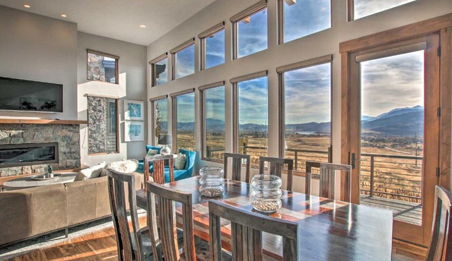 Modern Townhome w/Mtn Views < 7 Mi to Ski Resorts