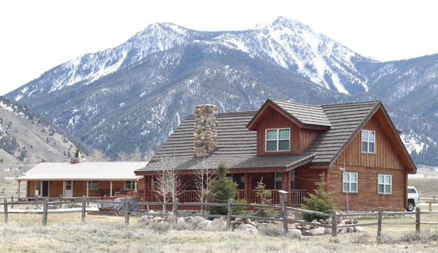 Montana Spirit Guest Lodge