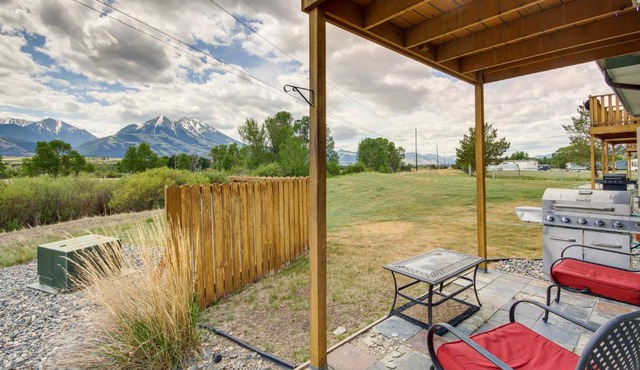 Montana Vacation Rental: 32 Mi to Yellowstone!