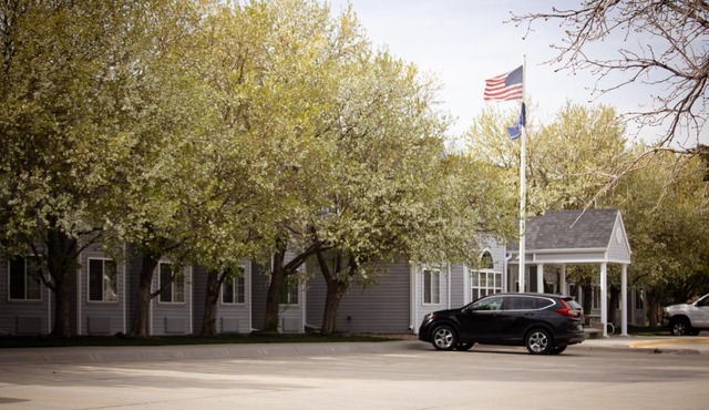 Monument Inn & Suites