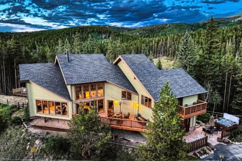 Moose Hill Lodge home
