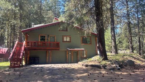 Moose Lodge 3 Level Sleeps 16 5 Min to Lake