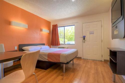 Motel 6 Las Vegas, NV – I-15 Stadium