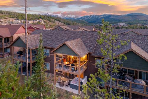 Mountain Chalet 123 I Private Hot Tub I Great Views I Activity Program