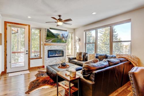 Mountain Chalet 47 I Great Views I Private Hot Tub I Activity Program