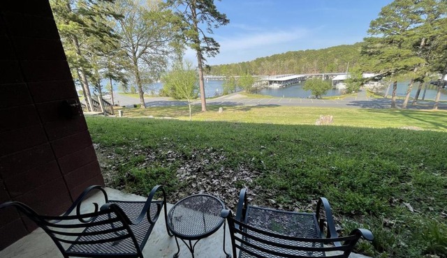 Mountain Harbor King Guest Room on Lake Ouachita