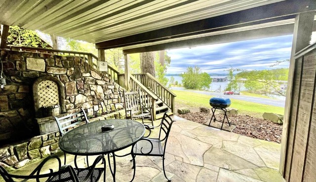 Mountain Harbor studio on Lake Ouachita,