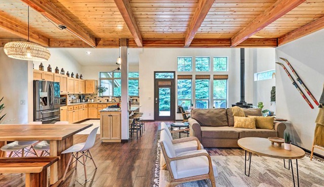 Mountain-Modern Unit: Golf, Hike, Ski & More!