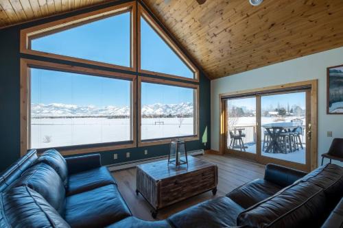 Mountain View Home w/Hot Tub - Close to Downtown!