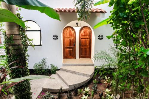 Mountain View, King Bed, Saltwater Pool, Kitchen, Fast WiFi, Air Conditioning - Montana at Casa Calavera