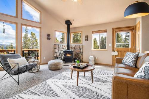 Mountain Views Hot tub 35min to Breck Pet Friendly