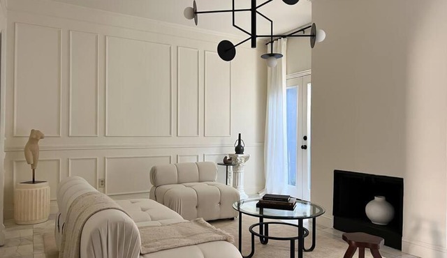 Mr. Nomad: Artistic Abode in Uptown