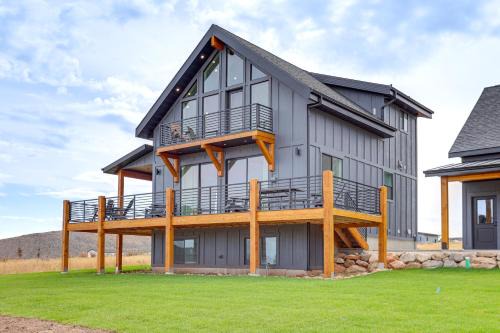 Mtn & Lake Views: Family Retreat in Bear Lake!