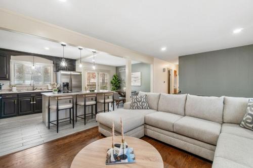 Nall Hills Gem! Great location & new interior!