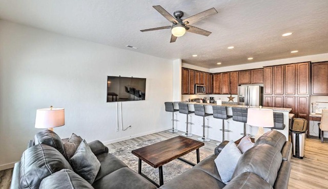 Nampa Townhome ~ 18 Mi to Downtown Boise!