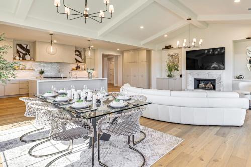 Near Golf - Gem w/Funished Patio in Chandler!
