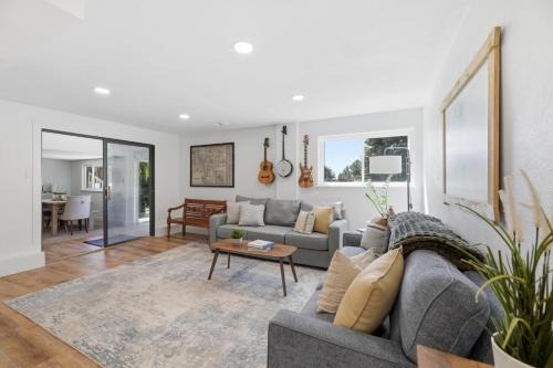 Near Red Rocks - Patio, Yard & Foothill Views