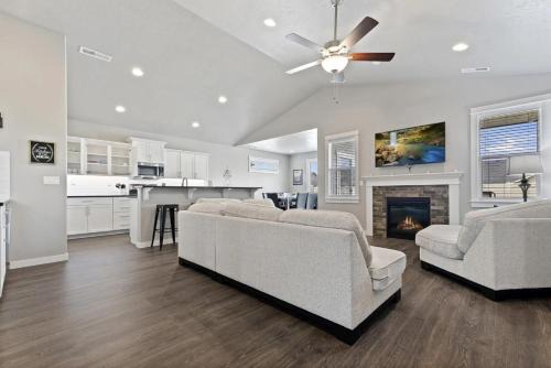 Near Wineries Lake Lowell Sleeps 6 Guests