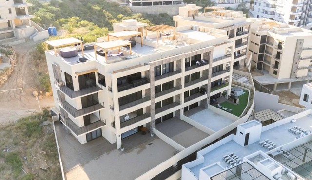 New 3 BD Condo with Pool and Gym